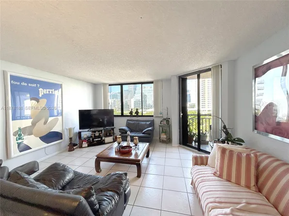 540 Brickell Key Dr APT 811, Miami, FL 33131