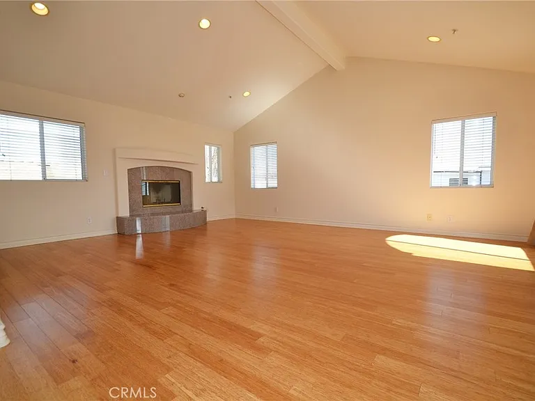 2203 Harriman #B — Photo 9