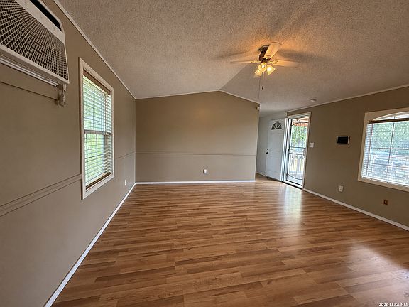 4th image of 723 Kayroe Rd