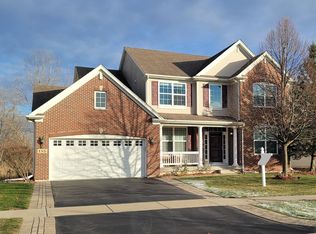 155 Charleston Ln, Gilberts, IL 60136