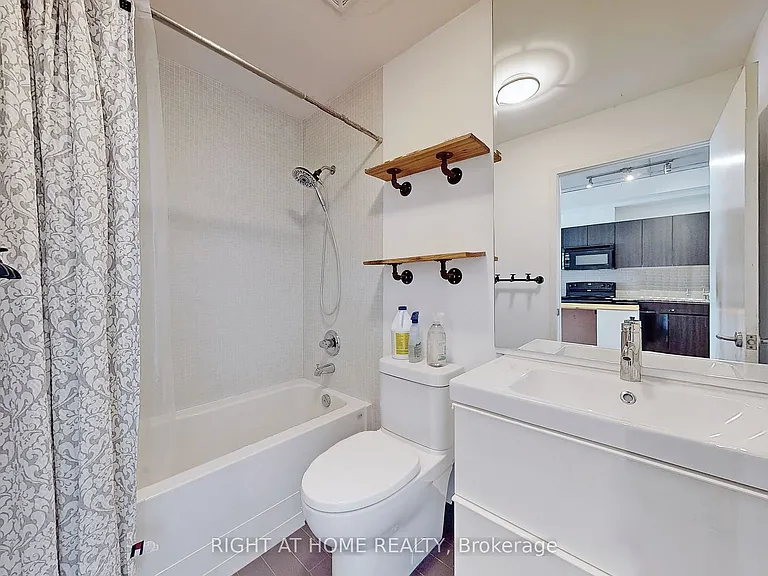 38 Niagara St #312 — Photo 15