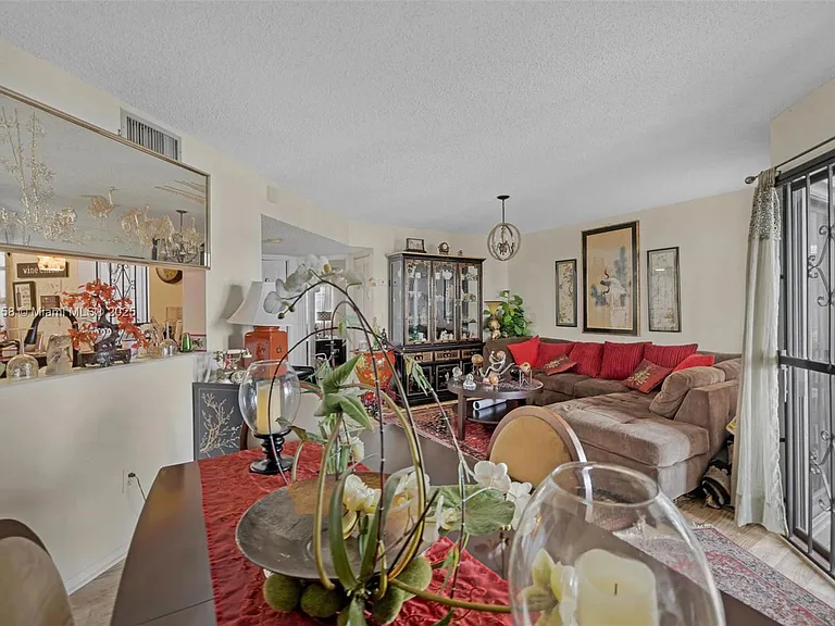 800 Independence Dr — Photo 10