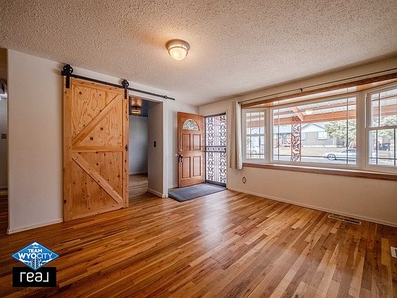 4th image of 2945 Belmont Rd