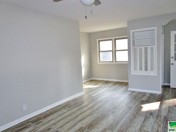 4th image of 407 E 31st St