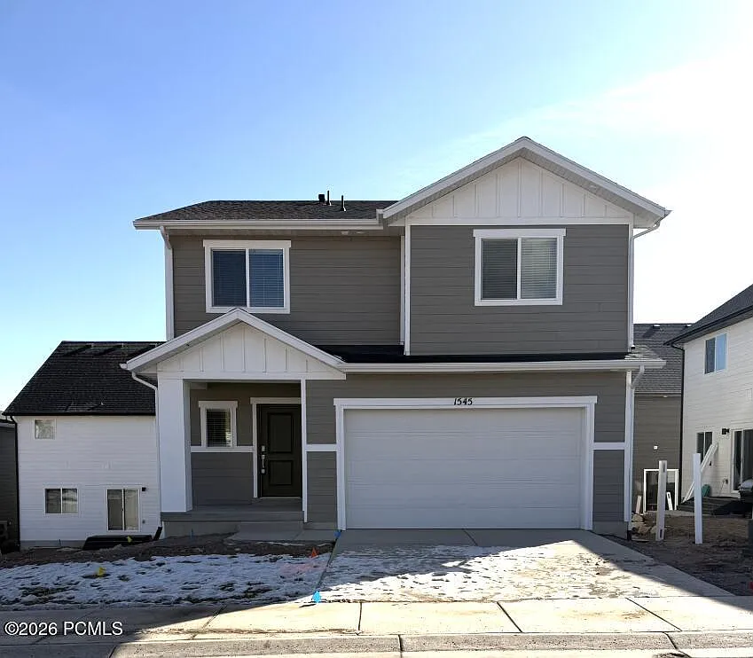 4 bed, 2.5 bath, 2416 sqft, $2,450 — Photo 2