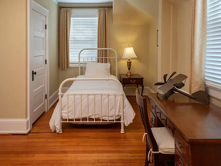 119 S Marshall St — Photo 10