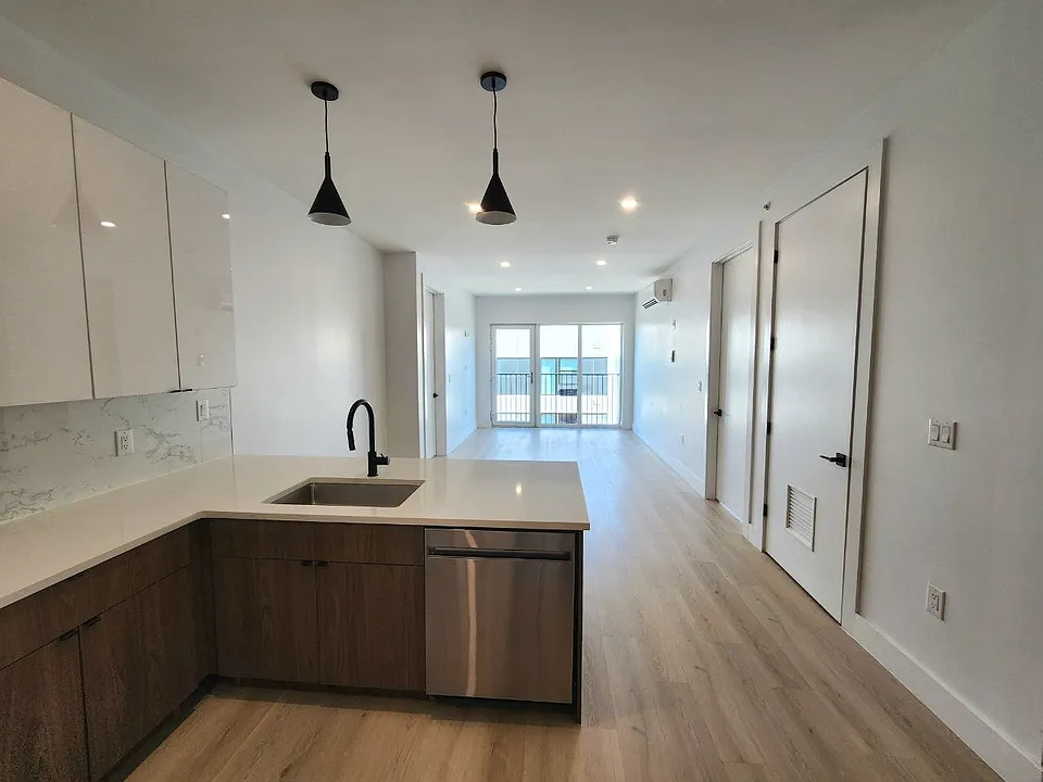 14 Livingston St #511