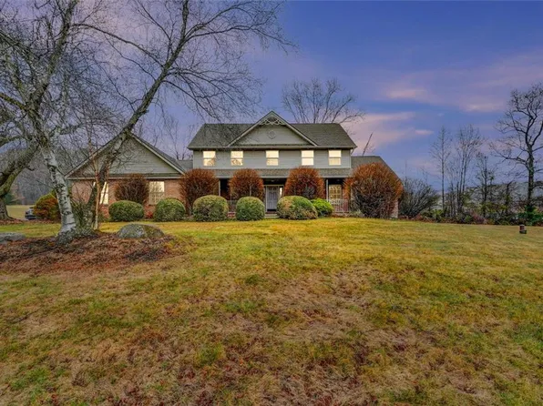 2227 Barney Ln, Effort, PA 18330