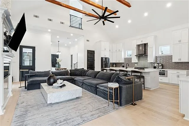 13 Cocos St — Photo 3