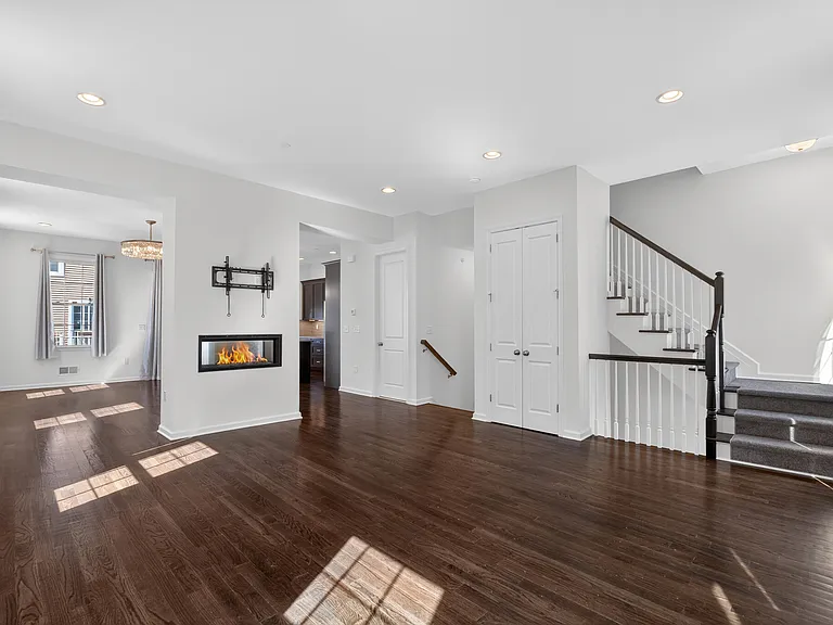 60 Roosevelt Dr — Photo 13