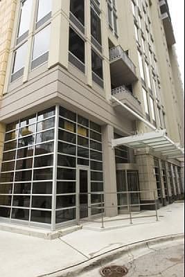 1st image of 700 N Larrabee St APT 913
