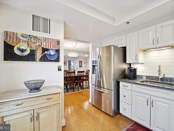 4th image of 900 N Taylor St #1904 & 1906