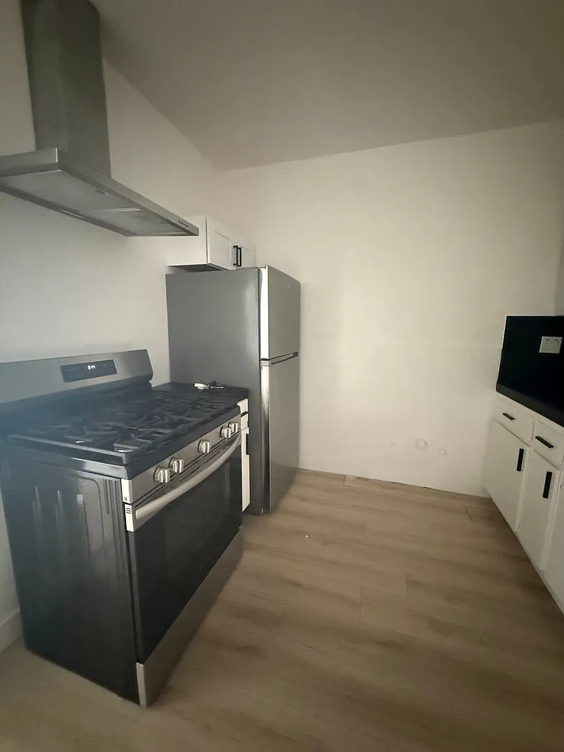 Bright & Spacious 4-Bedroom, 2-Bathroom Home $3,595/Month — Photo 3