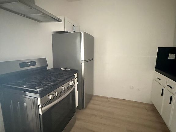 3rd image of 2028 E 3rd St