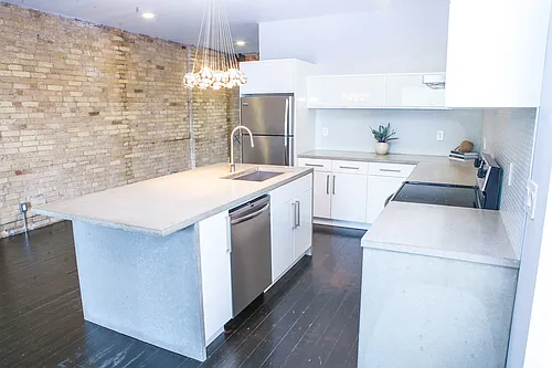 896 Dundas St #896 Photo 1