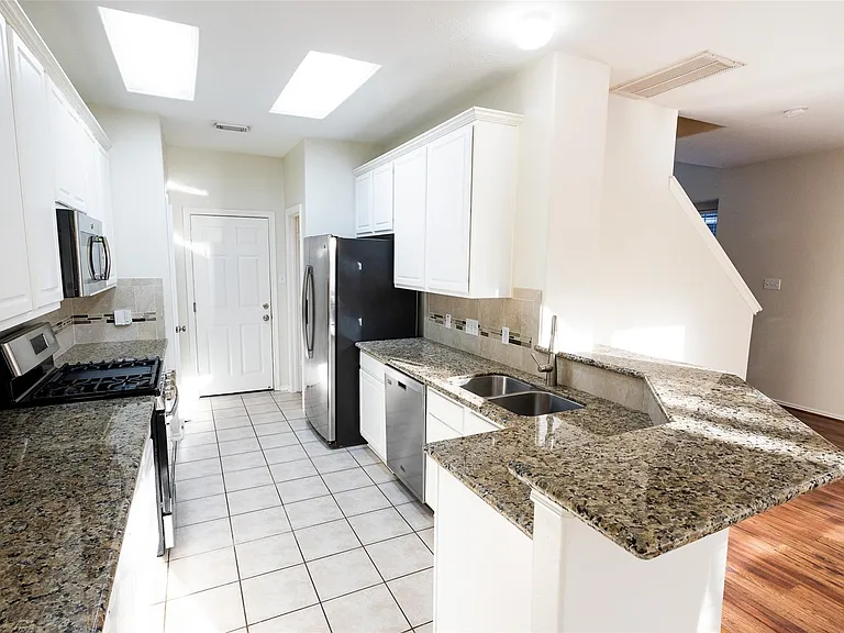 11 Summerhaze Cir — Photo 9