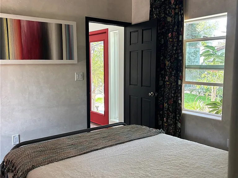 1802 N Raymond Ave — Photo 38