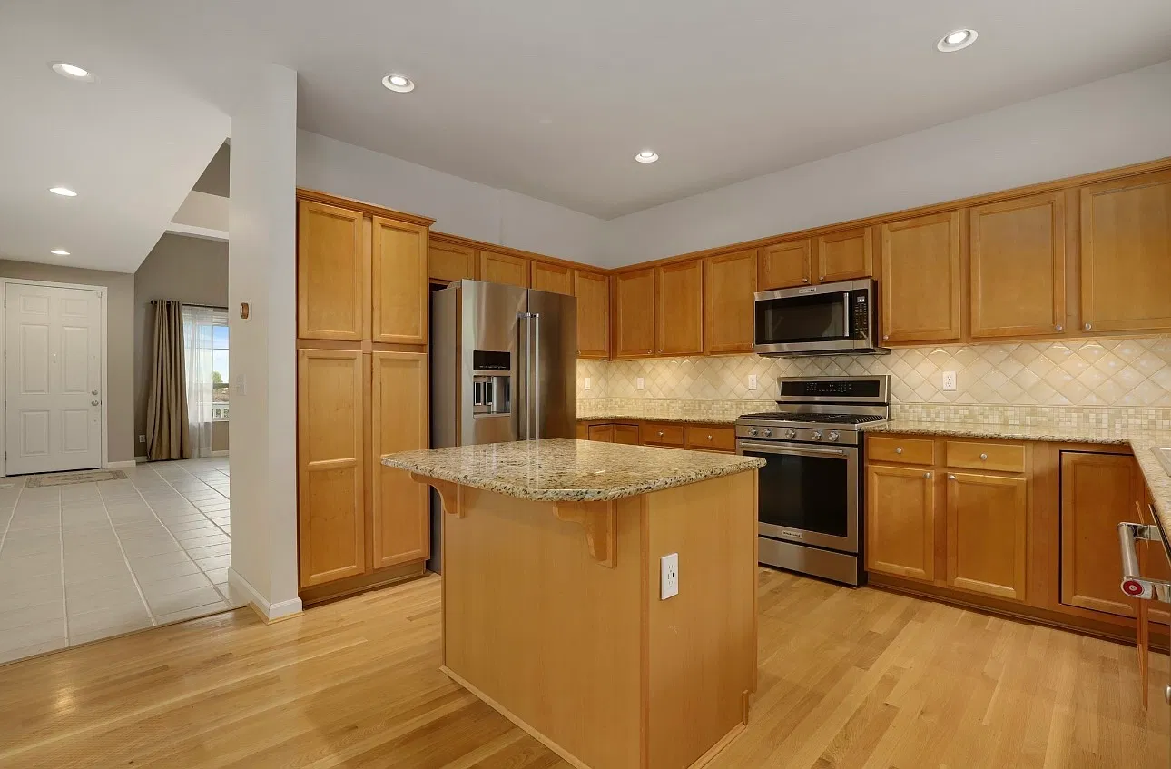 4 bed, 2261 sqft, $3,500 — Photo 4