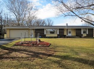 5527 W Edgewood Rd, Dixon, IL 61021