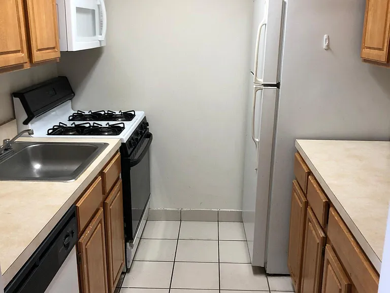 13702 Northern Blvd #8C — Photo 9