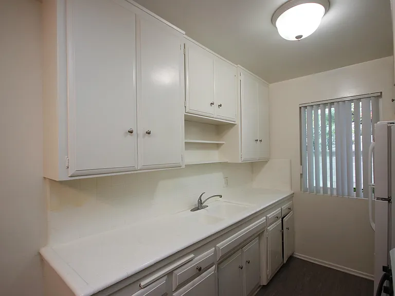 252 S Mentor Ave #5 — Photo 8