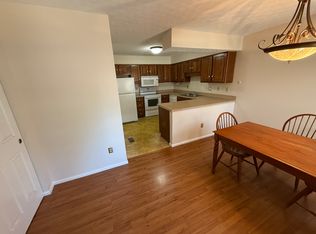 430 Williamsburg Ln #B, Lancaster, OH 43130