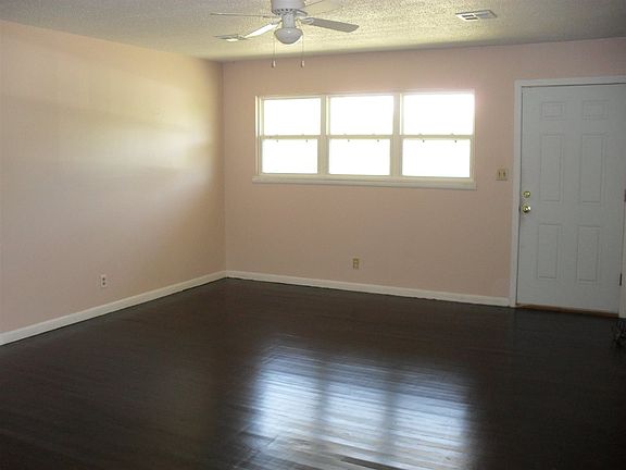 2nd image of 501 E Illinois Ave