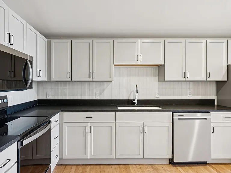 129 Main St — Photo 5
