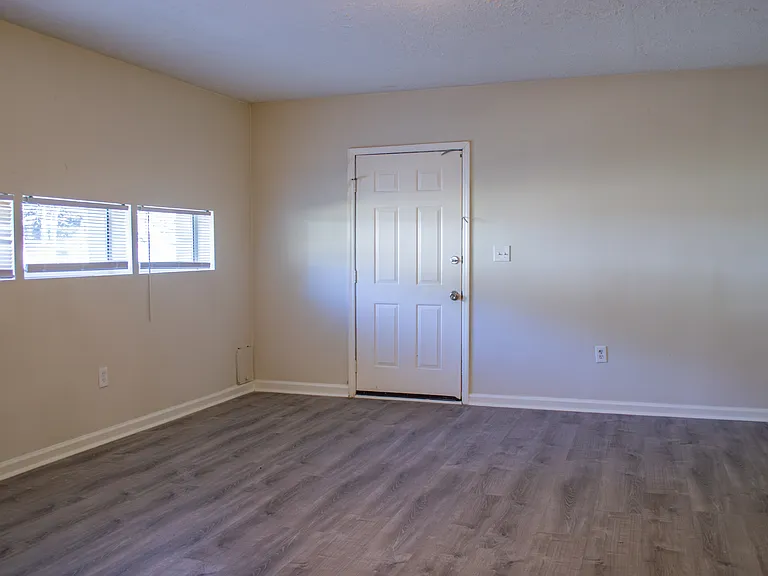 608 Wood Knoll Ct — Photo 14