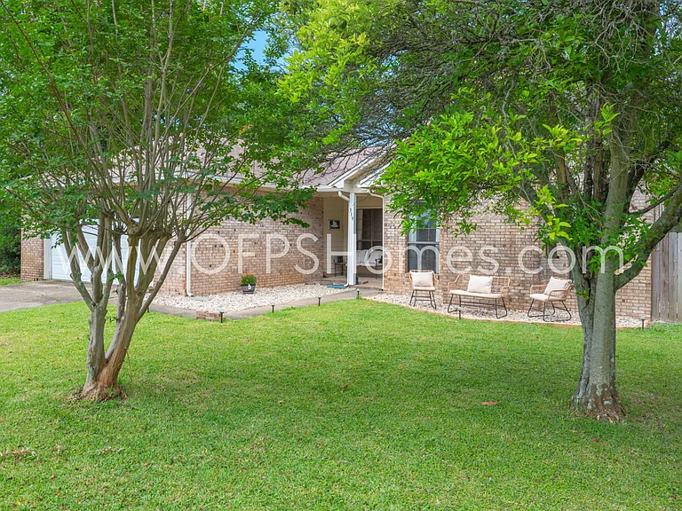319 Sailfish Cir — Photo 3