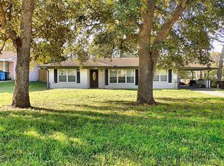 421 E Strauss St, Bellville, TX 77418