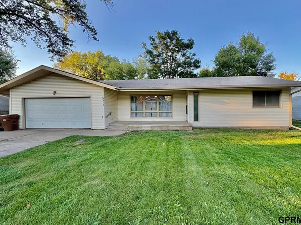 816 1st St, Milford, NE 68405
