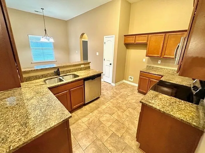 6302 Vera Ln — Photo 4