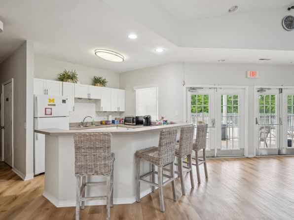 37255 S Woodbridge Cir #12-102