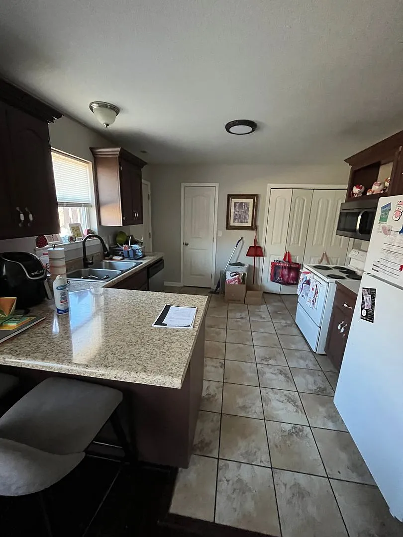 3102 Adele — Photo 4