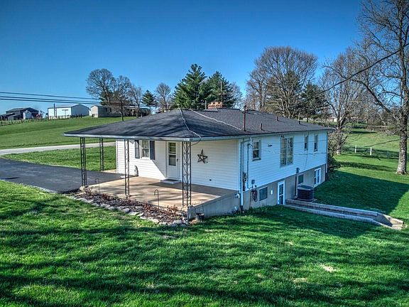 3rd image of 2320 Knoxville Rd
