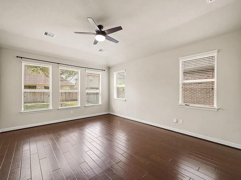 19119 Arcadia Cove Ct — Photo 12