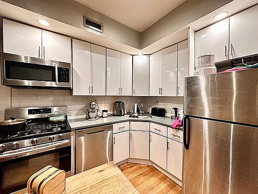 5th image of 433 Menahan St #1