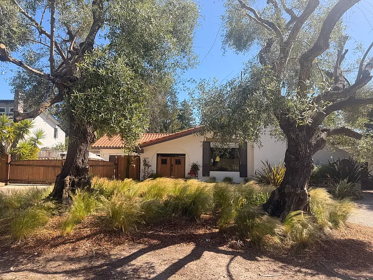2826 Loraine Ln — Photo 4