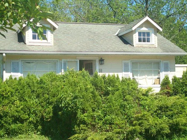 7413 Reynolds Rd — Photo 2