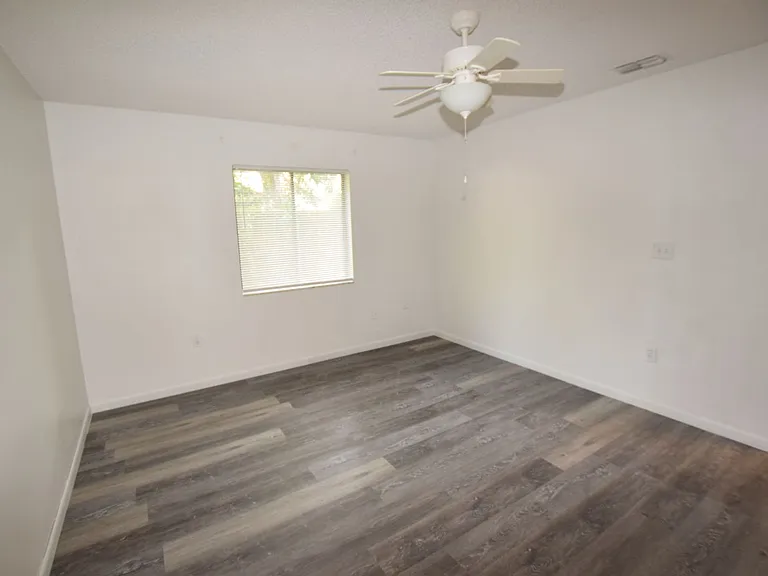 908 Sumter St — Photo 14