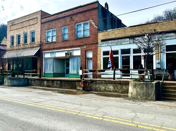 19 E Main St, Richwood, WV 26261