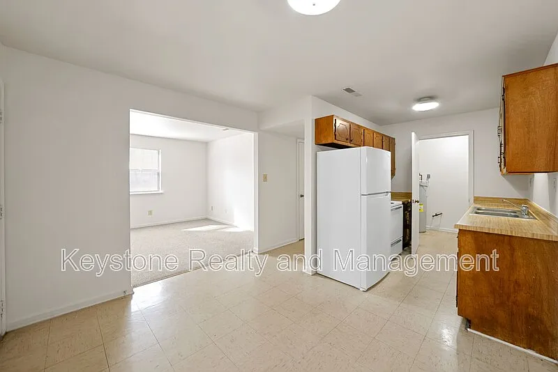 2 bed, 1.0 bath, 750 sqft, $650 — Photo 3