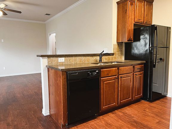 4th image of 420 W Franklin St #12