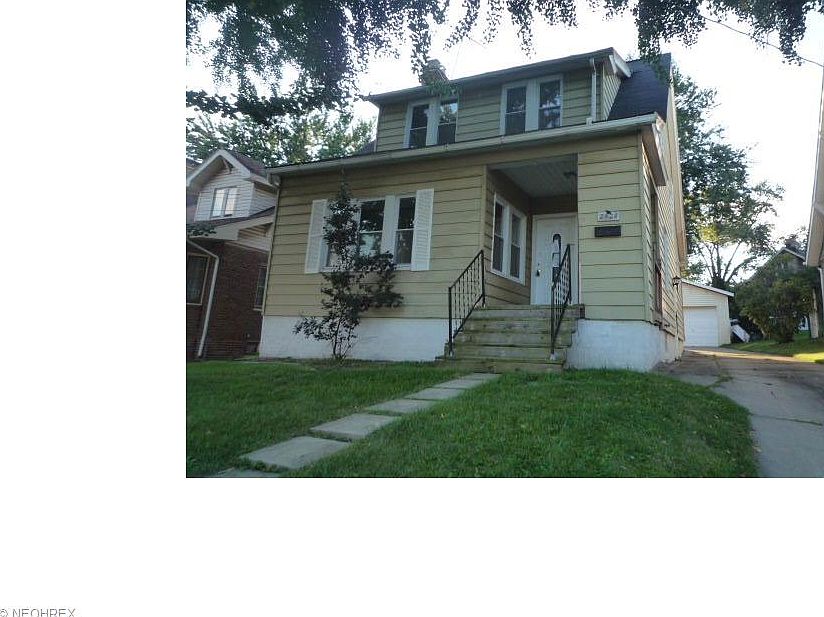 1st image of 2428 4th St