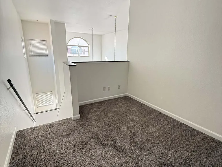 100 E Fillmore St #208 — Photo 7