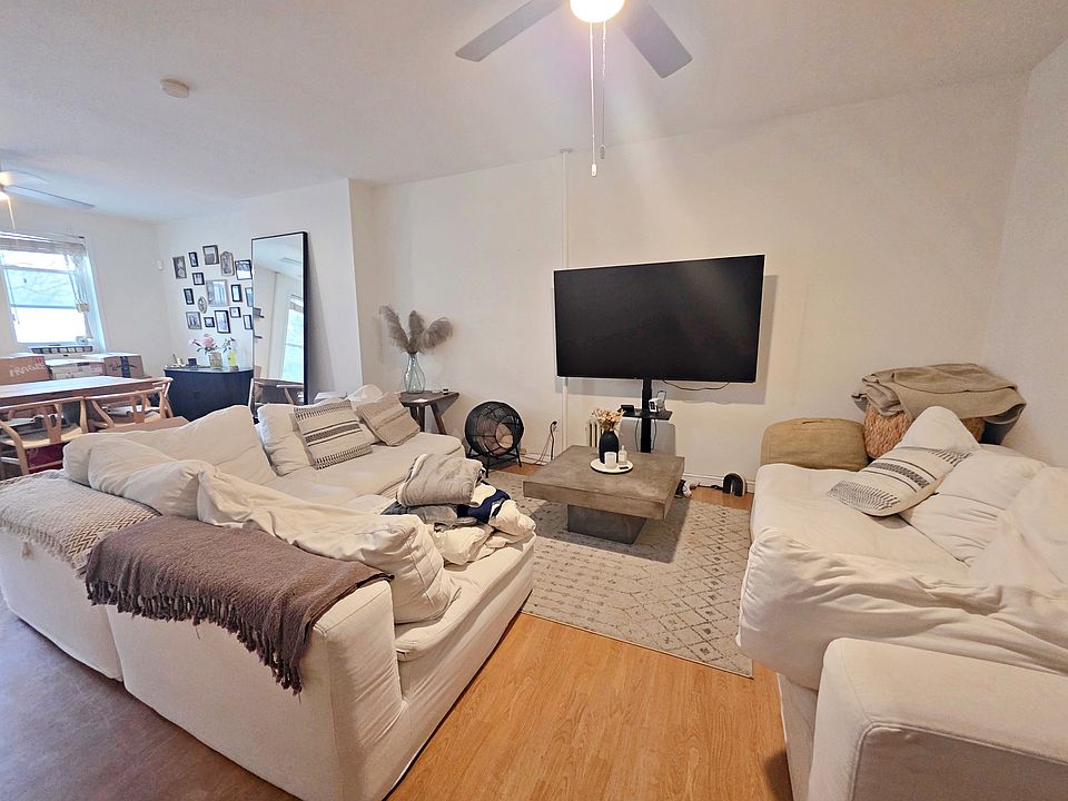 1st image of 136 Bedford Ave APT 2