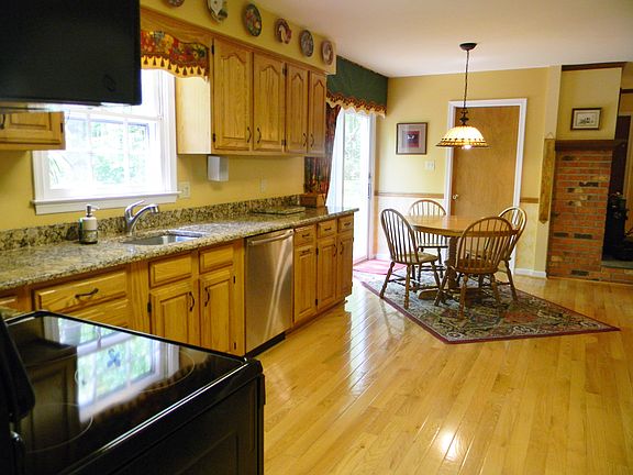 Kitchen, new stainless appliances
