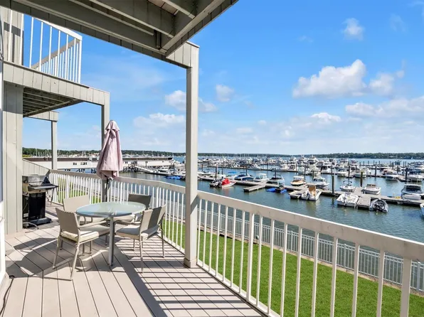 25 Sands Court #25, Port Washington, NY 11050