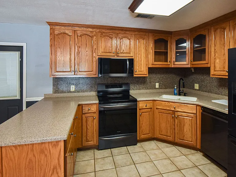 555 Shady Acres Dr — Photo 23